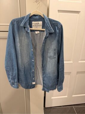 Frank & Eileen Barry Light Blue Denim Button-Down Shirt